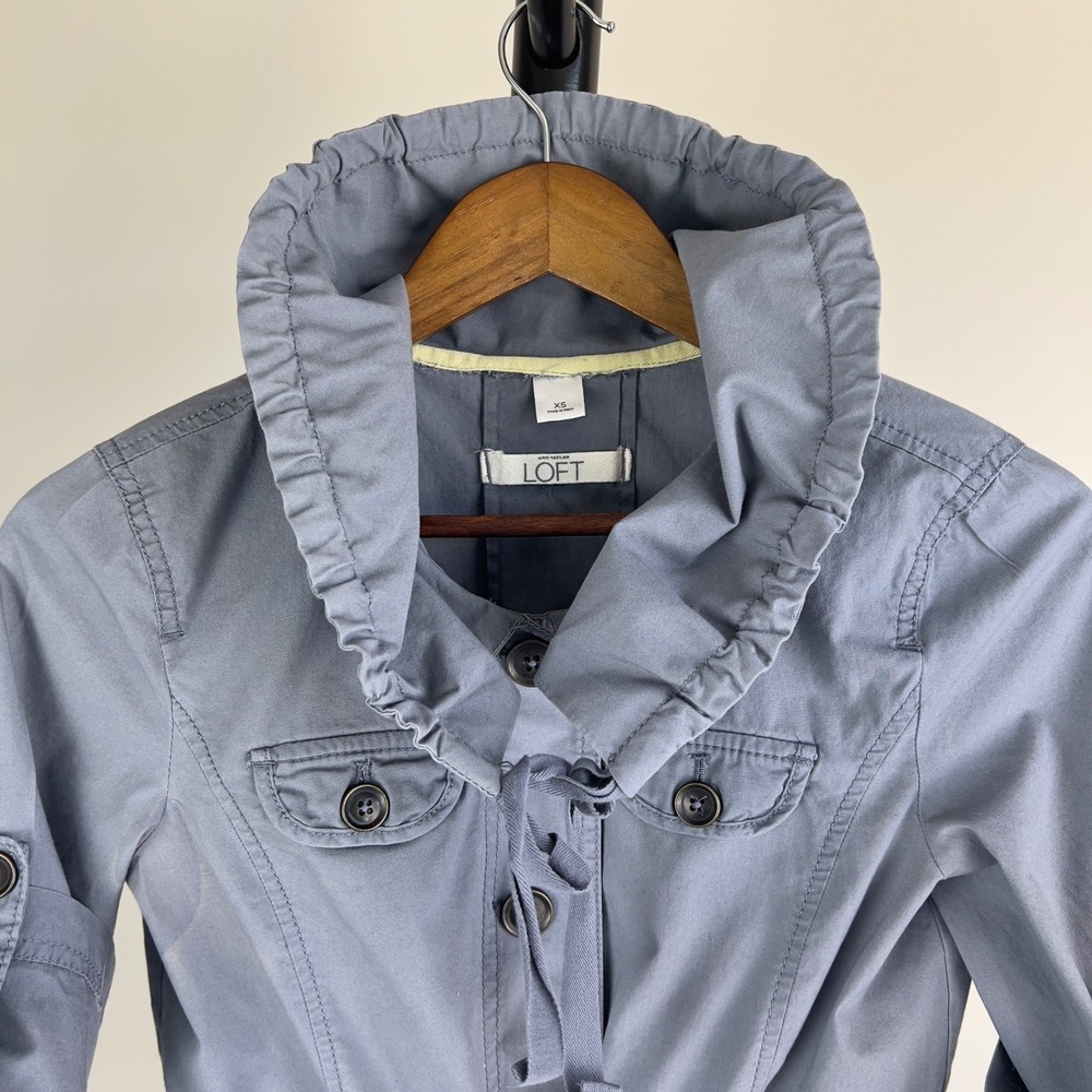 Ann Taylor LOFT Womens XS Gray Blue Ruffle Neck Utility Safari Jacket Sleeve